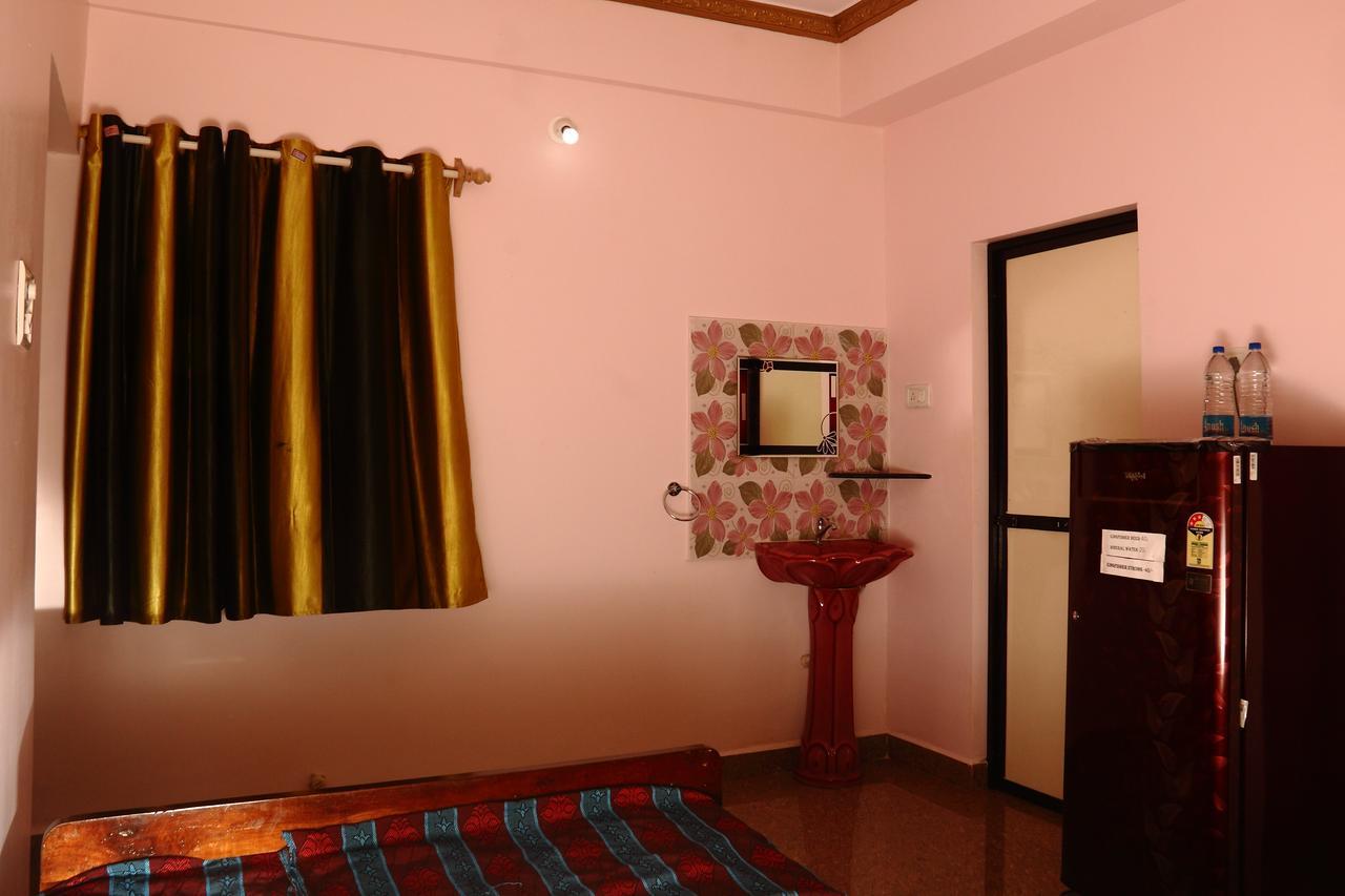 Sai Guru Guest House Andzsuna Kültér fotó